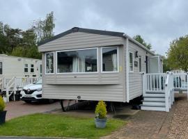 Sunscape breaks At Tattershall Lakes，位于塔特舍尔的酒店