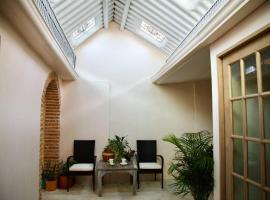GREAT LOCATION ! 4 Bedroom Home in the Heart of Cartagena，位于卡塔赫纳的乡村别墅