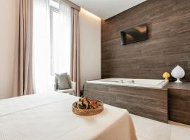 Palazzo San Lazzaro - Jacuzzi Rooms & Suites SIT，位于莱切的旅馆