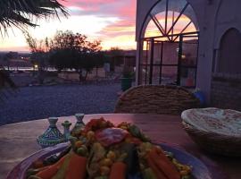 Hôtel camping l escale de Ouarzazate，位于Tazentoute的酒店