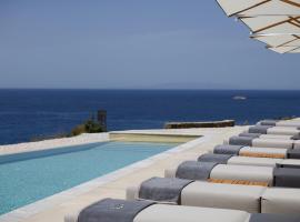 Domes White Coast Milos, Adults Only - Small Luxury Hotels of the World，位于Mytakas的豪华酒店