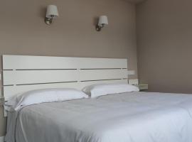 Hotel Román，位于Naveces的酒店