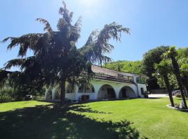 Cara Pace in collina per gruppi，位于Montefiore Conca的酒店