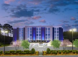 Holiday Inn Express & Suites - Atlanta - Tucker Northlake, an IHG Hotel，位于塔克Embry Hills Shopping Center附近的酒店