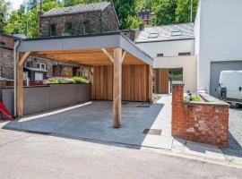 Modern holiday home in Marchin with a jacuzzi，位于Marchin的度假屋