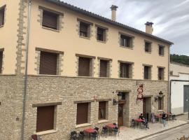Hostal El Guerrer，位于Todolella的酒店