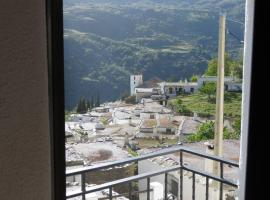 Casa La Soleá. Vistas al pueblo y la Sierra，位于布维翁的酒店