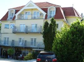 Pensili Apartmanház Balatonfüred，位于巴拉顿菲赖德的酒店