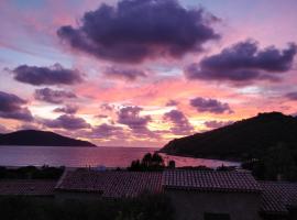 Demi villa à 150m de la plage avec vue sur mer，位于阿帕涅托的酒店