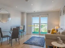 LONDON IN 15 MINS! STYLISH APARTMENT NEAR HEATHROW