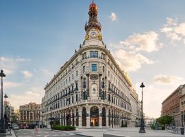 Four Seasons Hotel Madrid，位于马德里雷纳维多利亚剧院附近的酒店