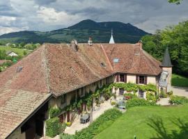 Domaine de Bellevue Gîte du Mont Begon，位于Marnoz的度假屋