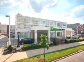 Holiday Inn Express St. Louis Central West End by IHG，位于圣路易斯的酒店