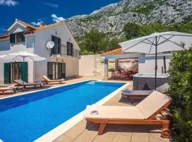 Villa Calma with heated pool,jacuzzi, Finnish sauna and 4 bedrooms