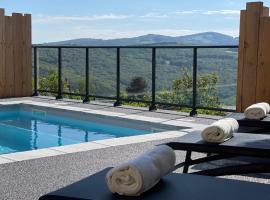 Logis Hôtel Au Vieux Morvan "récemment rénové", au cœur de la Bourgogne, Piscine & Spa，位于希农堡的酒店