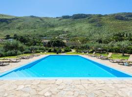 Ulivo Blu Holiday Homes，位于卡斯泰拉马莱的酒店