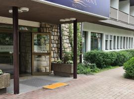 皇家德里纳酒店，位于Mali Zvornik的酒店