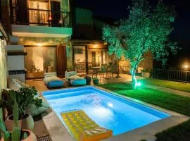 Dandy Villas Nea Roda - Melodic Waves - Private - Pool - Parking - Cellar