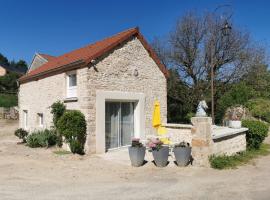Gites les écuries Saserang，位于Mouilleron的酒店