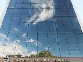 尼亚特城市酒店，位于雷西斯膝西亚雷西斯藤西亚国际机场 - RES附近的酒店