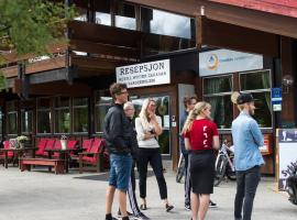 Trolltun Hotel & Hytter，位于杜姆奥斯的带停车场的酒店