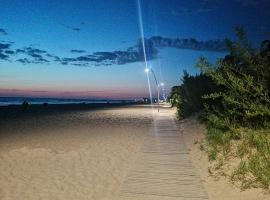 Hotel "BALTĀ PŪCE"，位于尤尔马拉的酒店