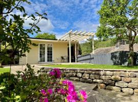 Apple tree hut, in a private garden，位于斯基普顿的酒店