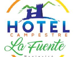 Hotel Campestre La Fuente - Piscina，位于莫尼基拉的带泳池的酒店
