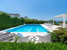 Splendida Villa con vista mozzafiato e piscina