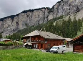 LA JOLIE BERGERE