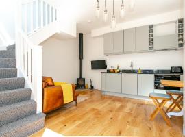 The Bs Hive, Modern, stylish, 2 bedroom house, in Harrogate centre，位于哈罗盖特的酒店
