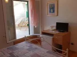 Room in Bol with terrace, air conditioning, WiFi, washing machine 3416-6