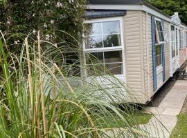 “Ty Hir Caravan” Moelfre，位于莫伊尔弗雷的酒店