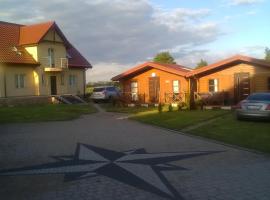 Domki przy nowej plaży i promenadzie w Mikolajkach，位于米科瓦伊基的山林小屋