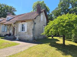 Maison tout confort avec jardin - CHANTILLY, SENLIS, PARC ASTERIX, PARIS CDG，位于Avilly-Saint-Léonard的度假屋