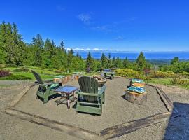 Picturesque Port Angeles Cabin with Fire Pit!，位于安吉利斯港的乡村别墅