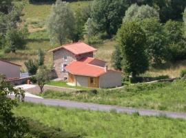 Maison de Charme à Proximité du Puy-en-Velay avec Jardin et Équipements Famille - FR-1-582-117，位于Polignac的酒店