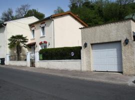 Gîte Belleville-sur-Meuse, 4 pièces, 4 personnes - FR-1-585-42，位于Belleville-sur-Meuse的度假屋