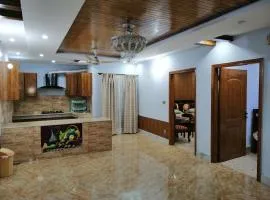 Full Private House Floor with Lounge & Balcony - Townhouse - Homestay