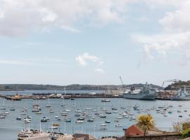 Stunning views over the beautiful Falmouth Harbour，位于法尔茅斯的酒店