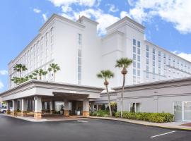 Holiday Inn & Suites Across From Universal Orlando, an IHG Hotel，位于奥兰多的酒店