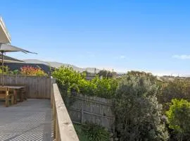 Kapiti Views - Waikanae Beach Holiday Home