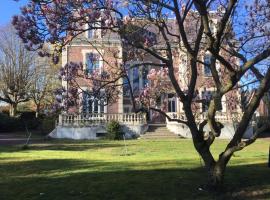 VILLA HENRI，位于Flavy-le-Martel的酒店