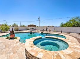 Charming Lake Havasu Home 2 Mi to Body Beach!，位于哈瓦苏湖城的酒店