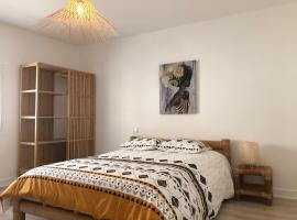 Grande maison centre ville THOUARS，位于图阿尔的酒店