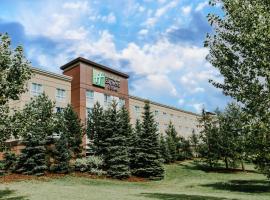 斯普鲁斯格罗夫斯托尼普莱恩智选假日酒店，位于Spruce Grove的酒店