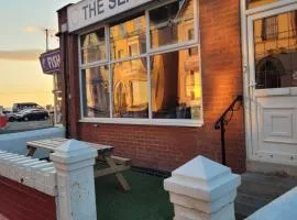 MyRoomz Seaview Hotel