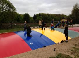 耶林家庭露营别墅酒店，位于Jelling的酒店