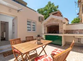 Small private house with a terrace in Trogir
