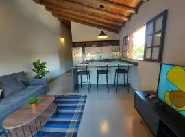 Mamanguá - Apto c/ piscina, 50mts da praia, cozinha, churrasqueira, ar con, WiFi, netflix, garagem